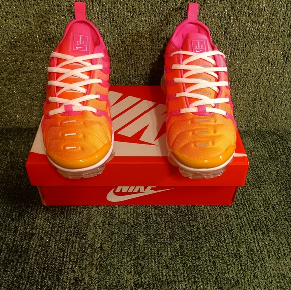Women's Nike Vapormax Plus - Picture 5 of 6